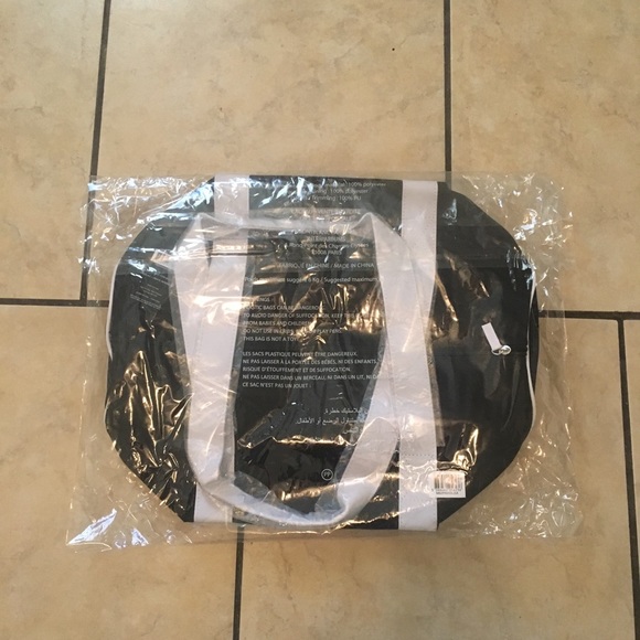 **NWIB** Mont Blanc Parfums Duffle Bag Black/White - Picture 4 of 4